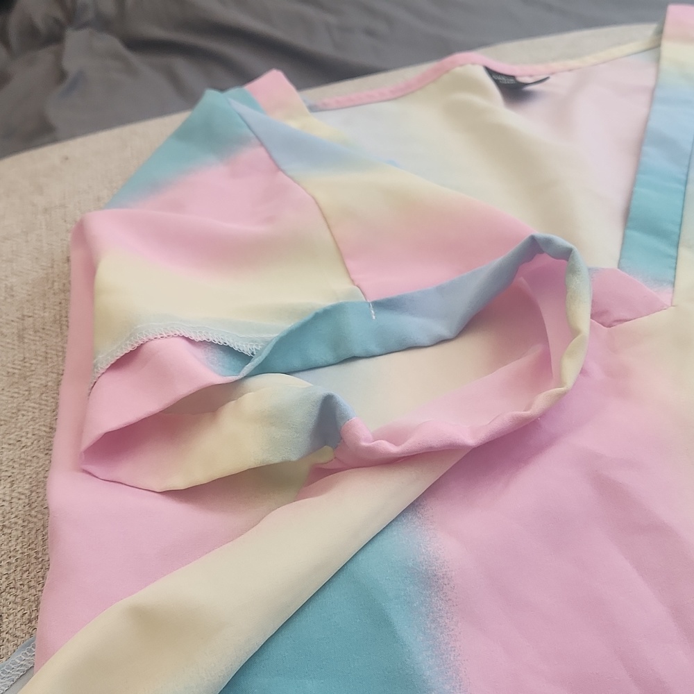 Cute blouse. - Picture 2 of 3